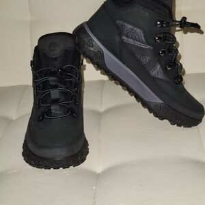 Timberland children's boots size 1.5 in black NIB
